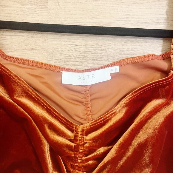 ASTR The Label Vanya Ruched Rust Velvet Top Size Medium Romantic - Picture 5 of 8
